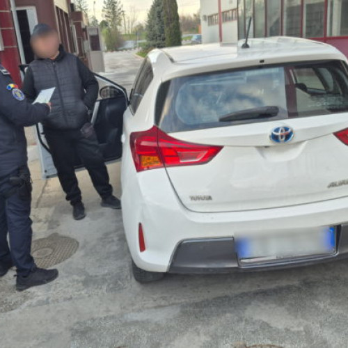 Autoturism furat în Italia descoperit la frontiera română