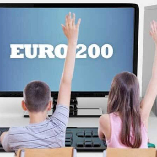 Elevii și studenții pot obține 200 de euro pentru achiziția de calculatoare