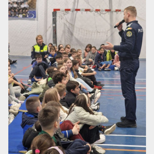Inspectoratul de Poliție Bihor desfășoară campanie de educație rutieră în școli