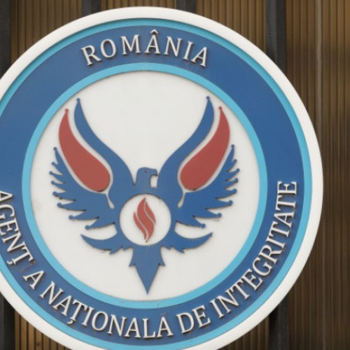 Șase persoane, inclusiv un fost șef din Poliția Brașov, găsite incompatibile