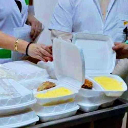 Pacienții de la Spitalul Județean Botoșani primesc mese festive de Paști