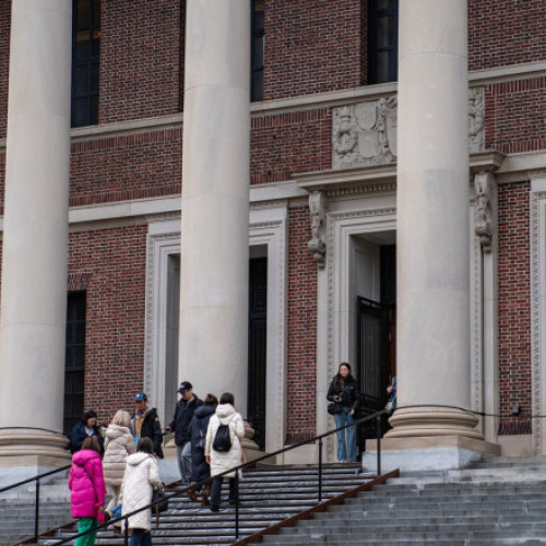 Peste 130 de studenți internaționali dau în judecată autoritățile americane