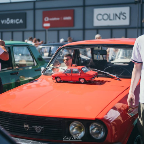 Retroparada Primaverii revine la Dambovita Mall