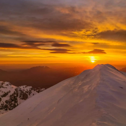 Avertizări de avalanșă în zona montană de Paști