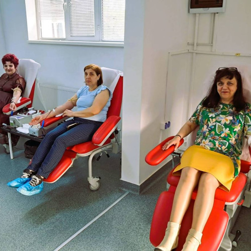 Oameni de bine donează sânge în Săptămâna Patimilor