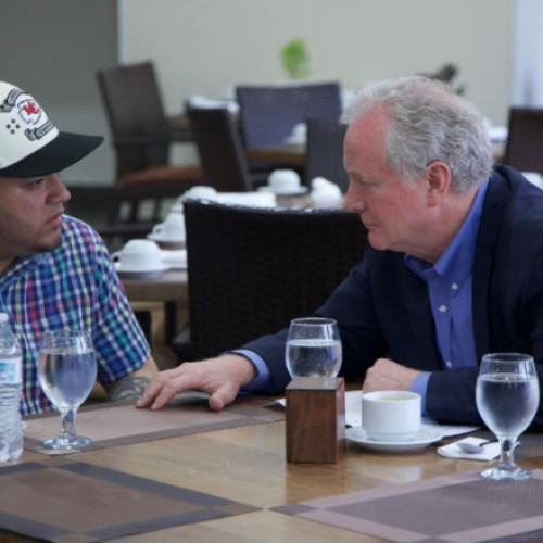 Senatorul american Chris Van Hollen se întâlnește cu Kilmar Abrego Garcia în El Salvador