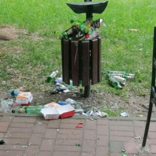 Clujenii reclamă starea deplorabilă a unui parc de joacă de pe Calea Baciului