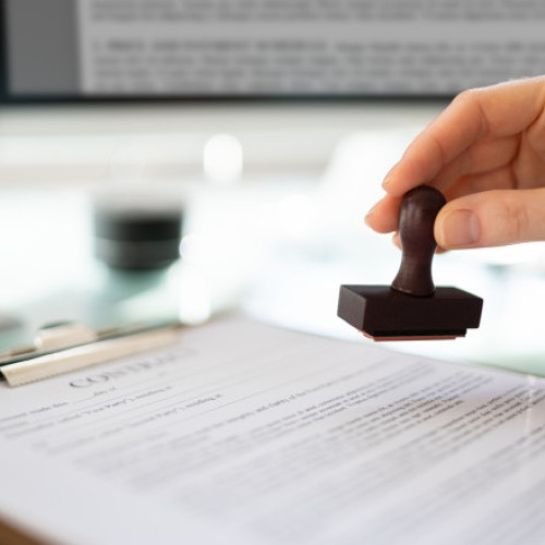 Un bărbat din Italia s-a dat drept notar și a înşelat autoritățile