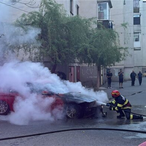 Incendiu la un autoturism în Slatina