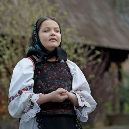 Cristina-Maria Termure aduce un omagiu divin printr-o priceasna emoționantă