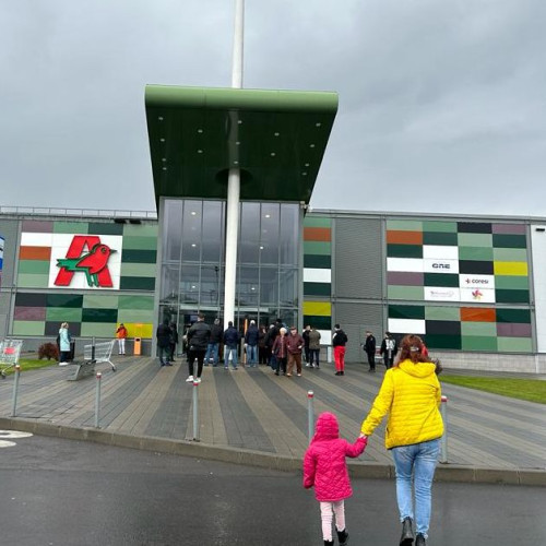 Programul magazinelor de Paște 2025