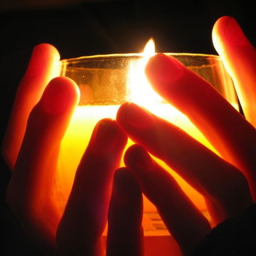 Riscurile lumanarilor aprinse in timpul Sarbatorilor Pascale