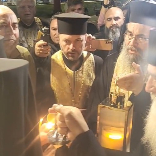 Lumina Sfântă de la Ierusalim a ajuns în Botoșani