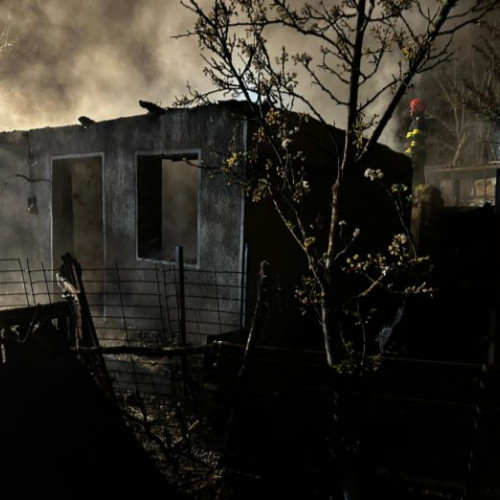 Incendiu devastator la o casă nelocuită în Plugari, județul Iași