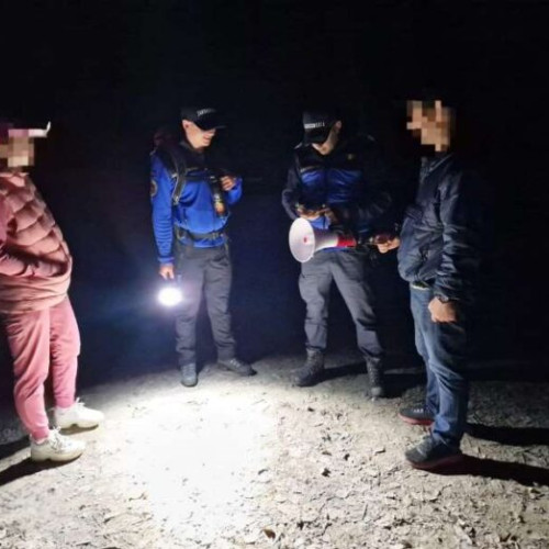 Intervenție a jandarmilor pe traseul turistic Cheile Tisitei din cauza unei ursoaice