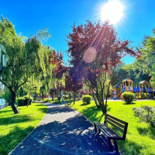 Oamenii ies la relaxare în parcurile din București după Paște