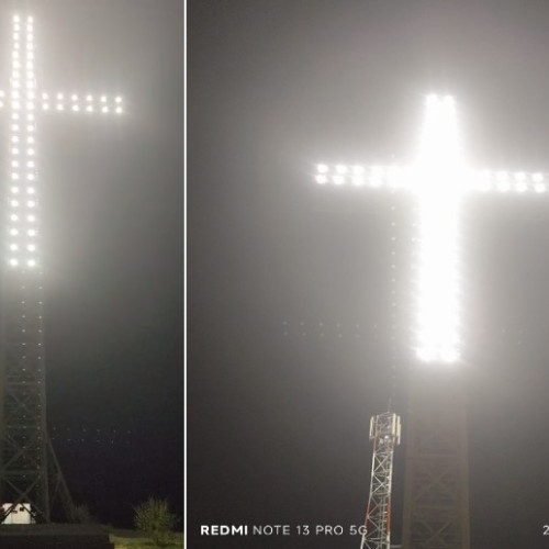 Luminile celei mai înalte cruci din România au fost aprinse de Paște