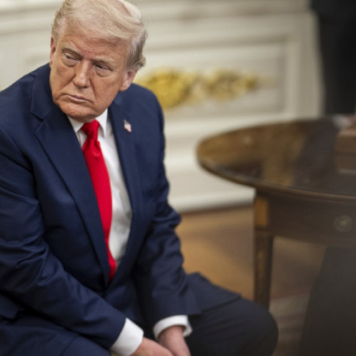 Rata de aprobat a lui Donald Trump atinge un minim istoric