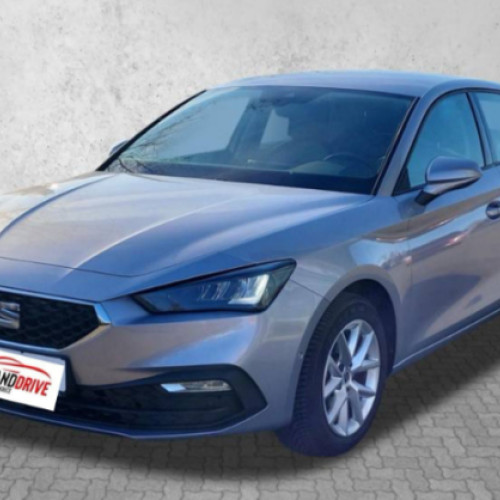 Cum să închiriez o mașină de la RentAndDrive?