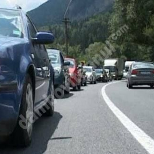 Avertizare pentru șoferi: Trafic aglomerat pe DN 1 și alte drumuri