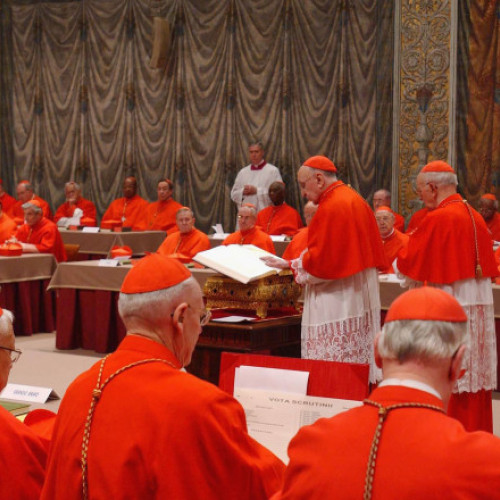 Cardinalii se pregătesc pentru alegerea noului papă