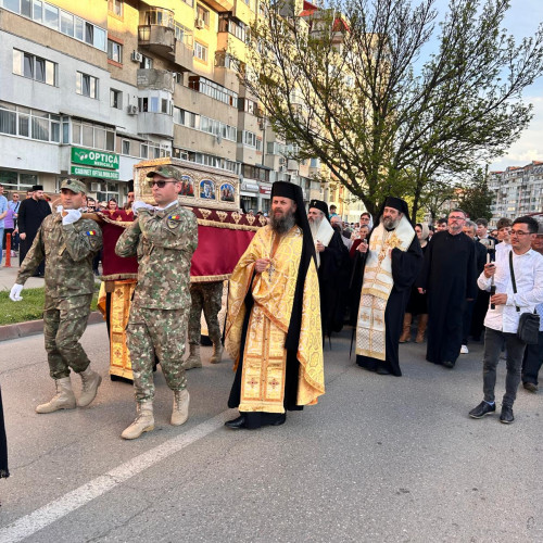 Mii de credincioși participă la Procesiunea Învierii în Botoșani