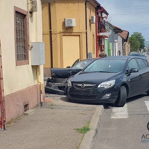 Accident rutier în Drobeta Turnu Severin: două persoane rănite