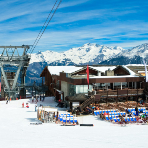 Realitatea „fetei de cabana” în stațiunile de schi din Alpi