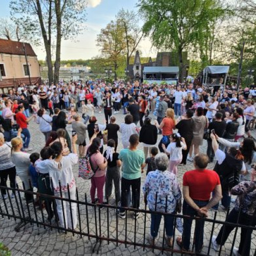 Mii de oameni s-au bucurat de o zi plină de culoare și muzică în parcul Mogoșoaia