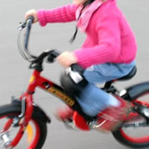 Șoferul a distrus bicicleta unei fetițe în Parcul Central din Cluj-Napoca