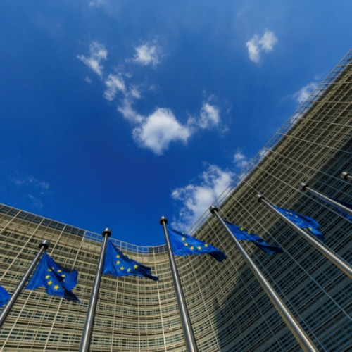 Comisia Europeană evaluează interzicerea contractelor cu rușii pentru combustibili