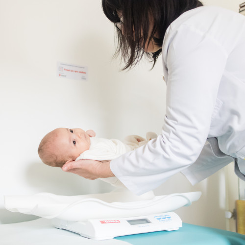 Patru cabinete de medicină de familie din Botoșani primesc echipamente medicale