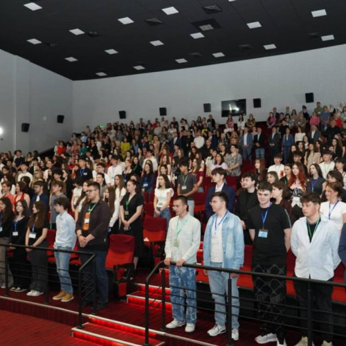 Peste 270 de elevi participă la Olimpiada Națională de Dezbatere în Târgoviște