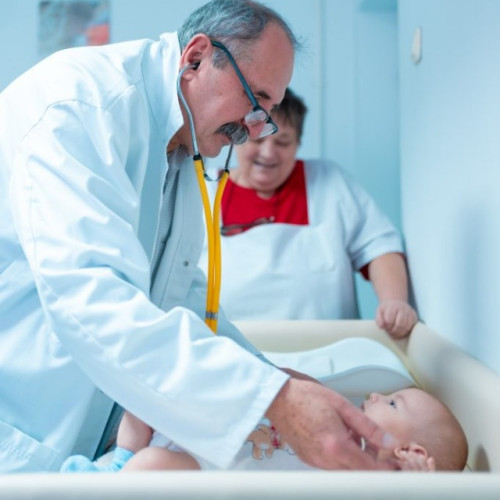 Salvati Copiii Romania si Fundatia OMV Petrom dotare cu aparatura medicala in cabinete de medicina de familie