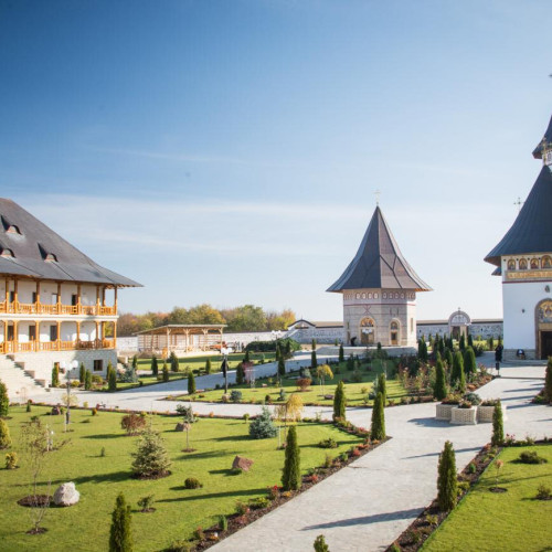 Episcopul Nichifor Botoșăneanul va sluji la Mănăstirea Zosin