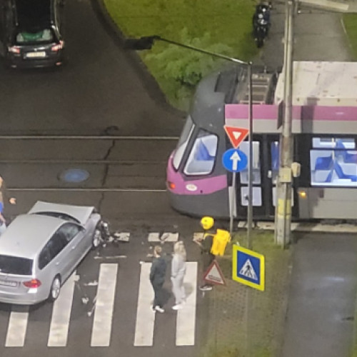 Accident rutier în Cluj-Napoca, între o mașină și un tramvai