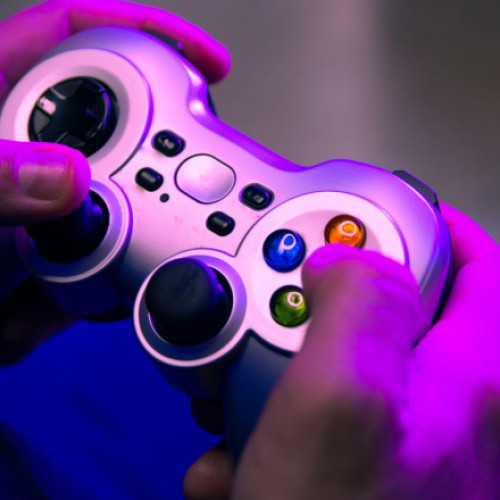 Guvernul britanic interzice exportul de controlere pentru jocuri către Rusia