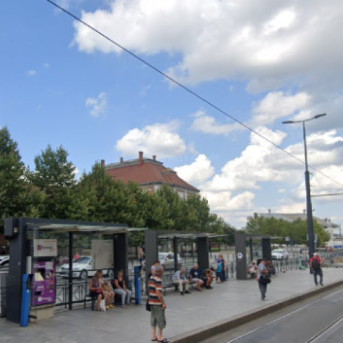 Dalele din granit din zona gării din Cluj-Napoca, criticate de călători