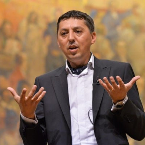 Ministrul educației anunță reforme în sistemul de salarizare al profesorilor