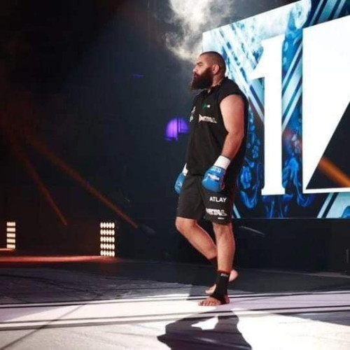 Botoșăneanul Claudiu Istrate luptă pentru titlul mondial la K-1