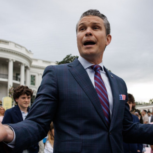 Pete Hegseth, secretarul american al apărării, utilizator al unei conexiuni nesecurizate în birou