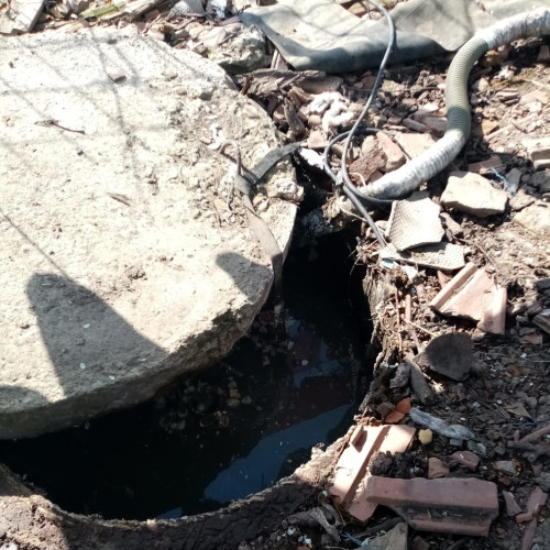 Doi botoșăneni amendați din cauza fosei septice