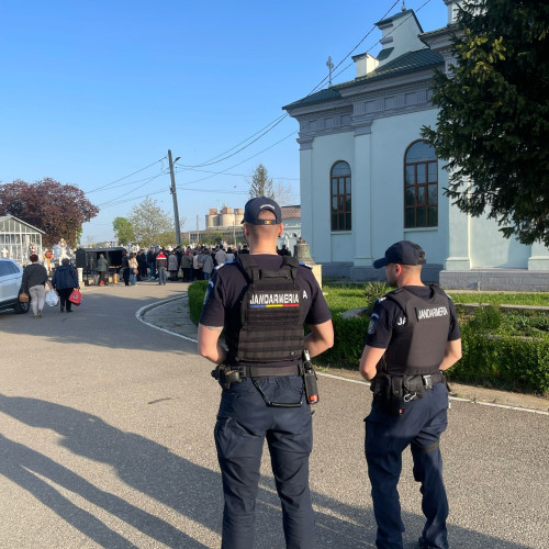 Jandarmii din Neamț asigură securitatea la sărbătoarea "Izvorul Tămăduirii" în Roman