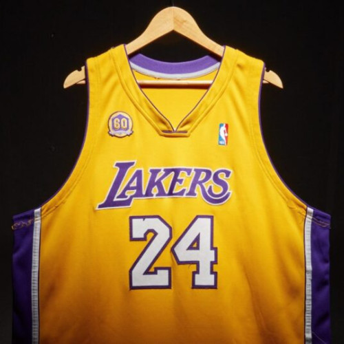 Tricoul lui Kobe Bryant, vândut la licitație pentru 7 milioane de dolari