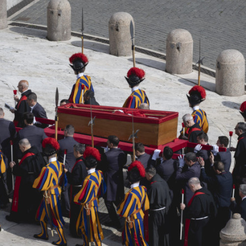 Garzile Elvețiene din Vatican, pregătite pentru funeraliile Papei Francisc