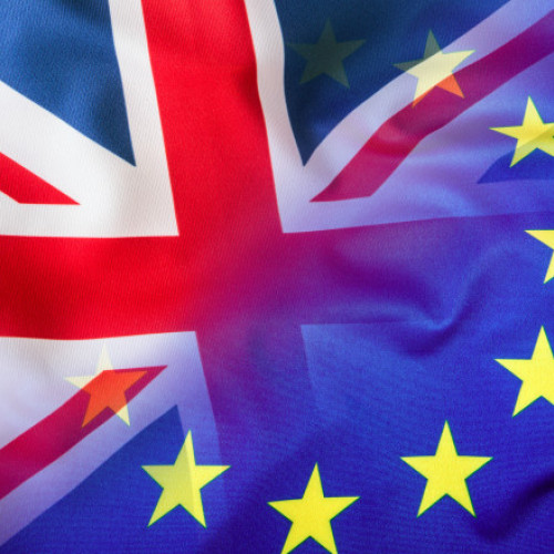 Tinerii europeni ar putea călători și lucra liber în Regatul Unit timp de un an