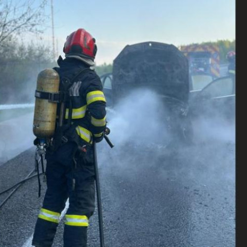 Pompierii din Cluj-Napoca sting un incendiu la un autoturism pe centura Apahida-Valcele