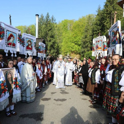 Sărbătoare la Mănăstirea Rohia: Hramul Maicii Domnului - Izvorul Tămăduirii