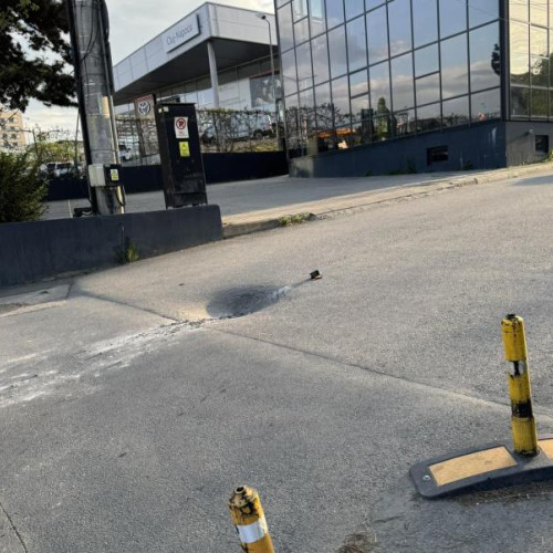 Un crater uriaș a apărut pe strada Miko Imre din Cluj-Napoca