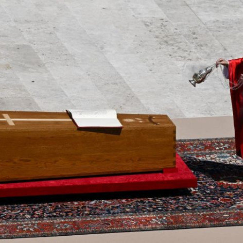 Sicriul papei Francisc a fost îngropat la Roma